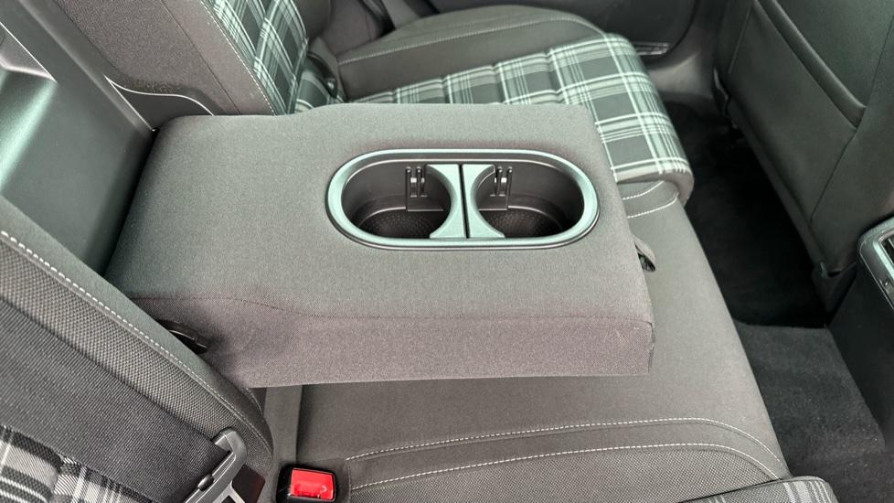 Rear Armrest/ Cup Holder