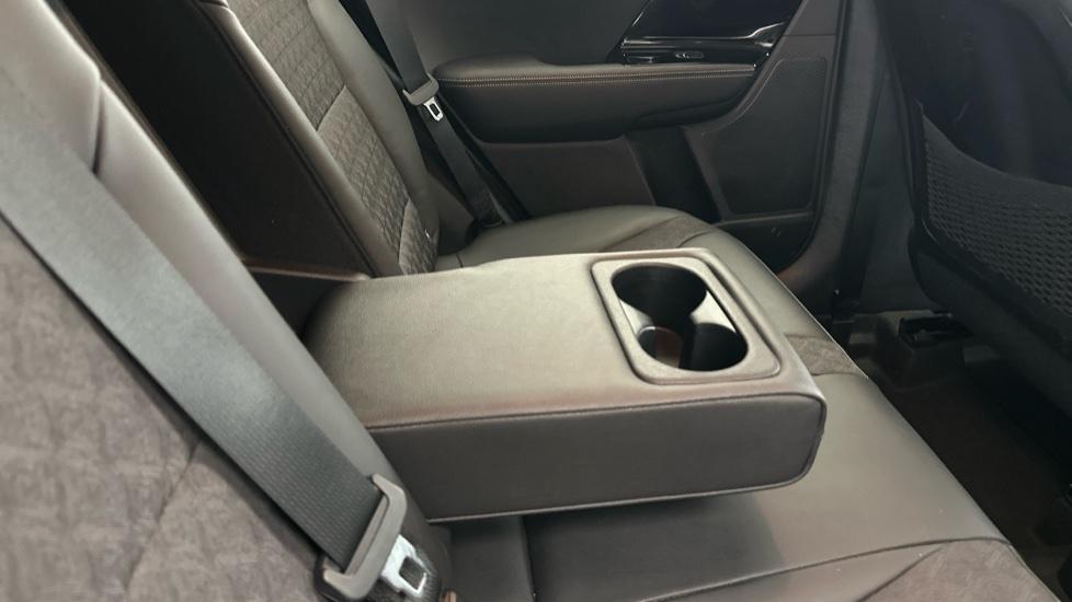 Rear Armrest/ Cup Holder