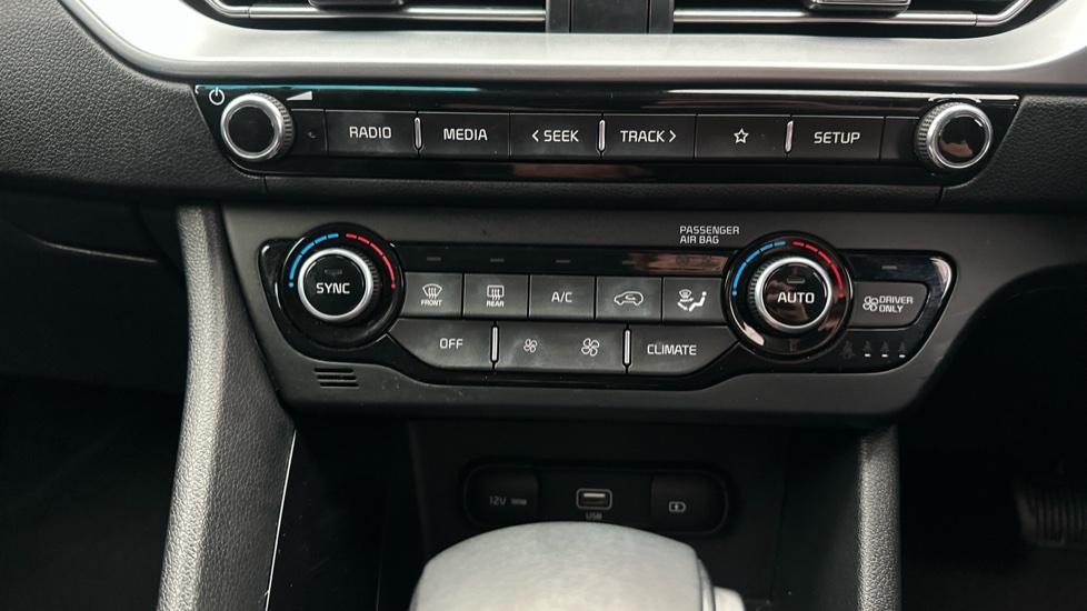 Dual Climate Control / Air Conditioning 