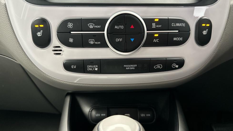 Air Conditioning /Heated Seats 