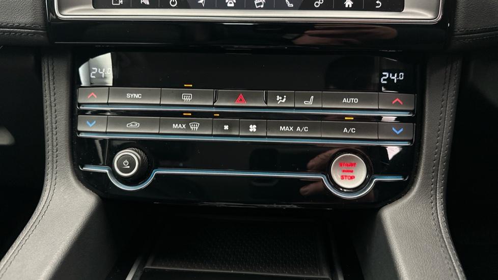 Dual Climate Control / Air Conditioning 