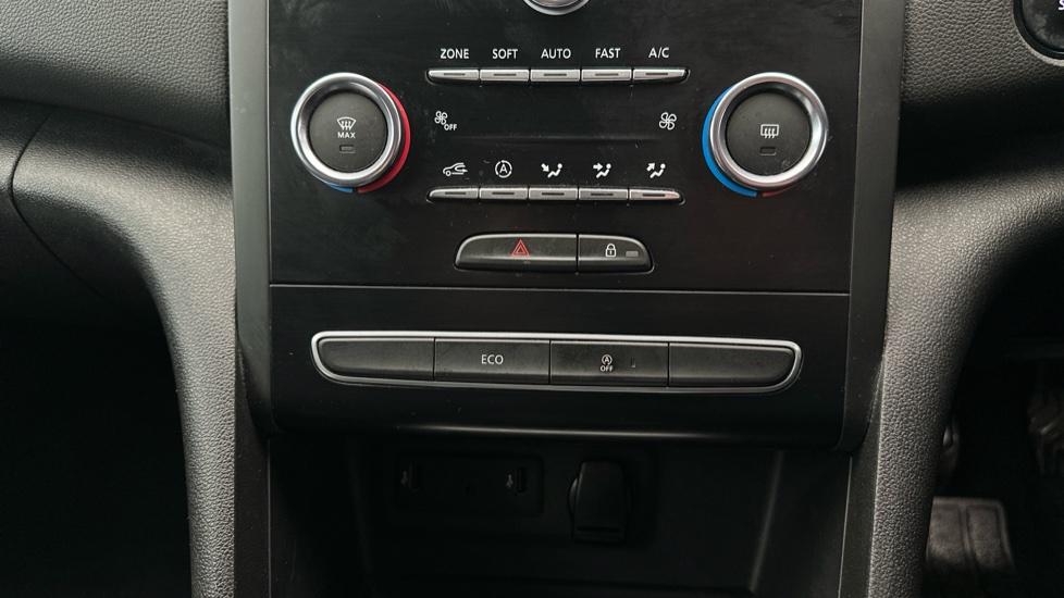 Dual Climate Control / Air Conditioning / Auto Stop/Start