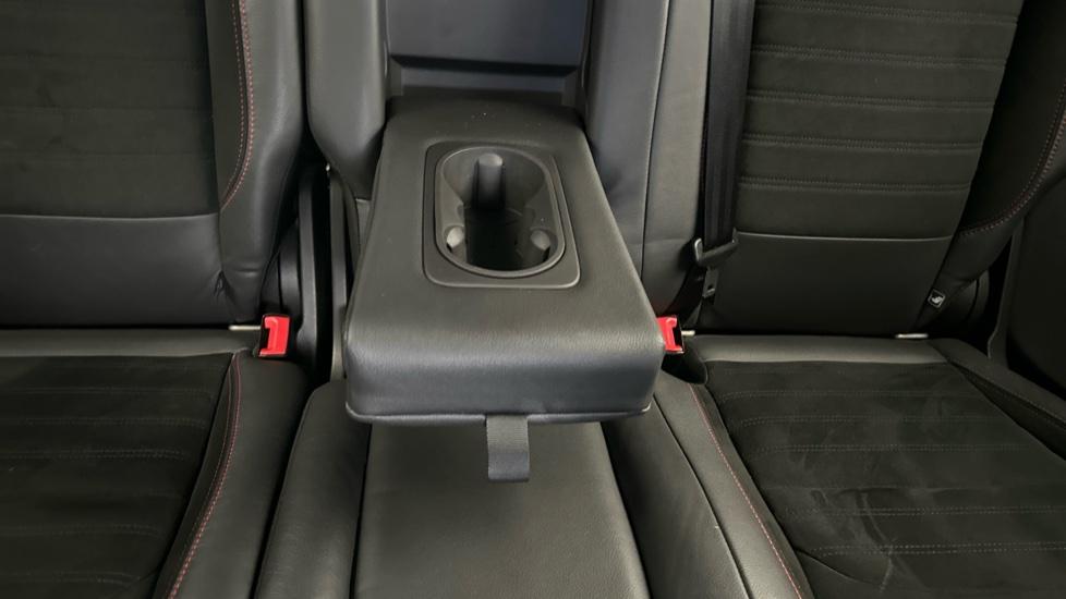 Rear Armrest/ Cup Holder