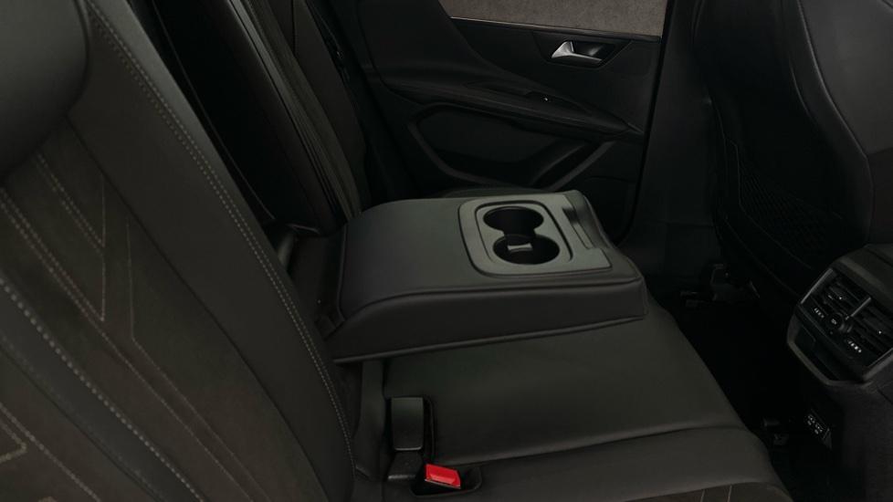 Rear Armrest/ Cup Holder