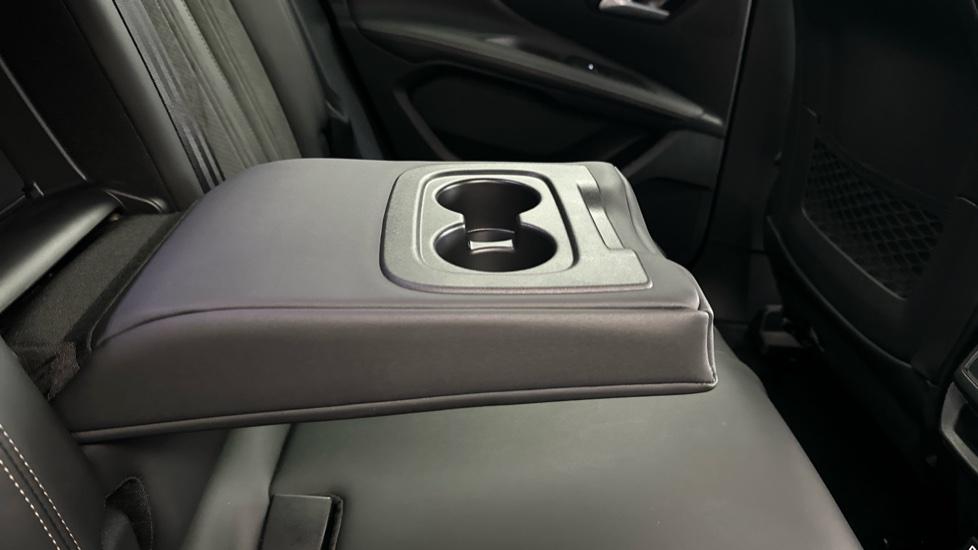 Rear Armrest/ Cup Holder