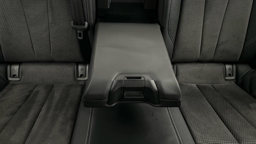 Rear armrest 