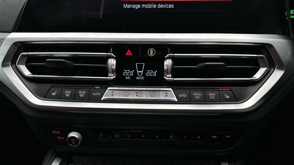 Air Conditioning / Dual Climate Control / Heated Seats 