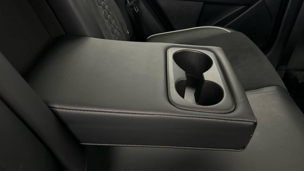 Rear Armrest/ Cup Holder