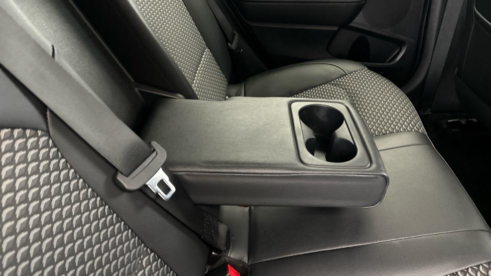 Rear Armrest/ Cup Holder