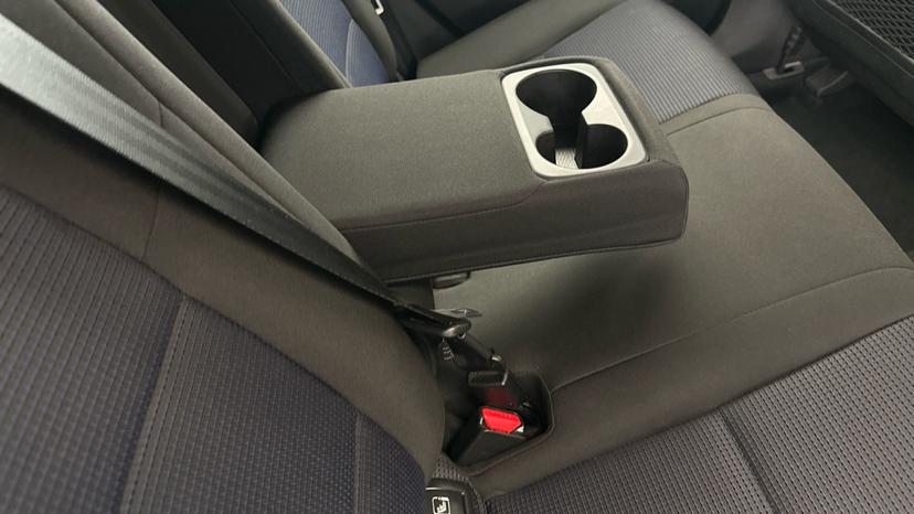 Rear Armrest/ Cup Holder