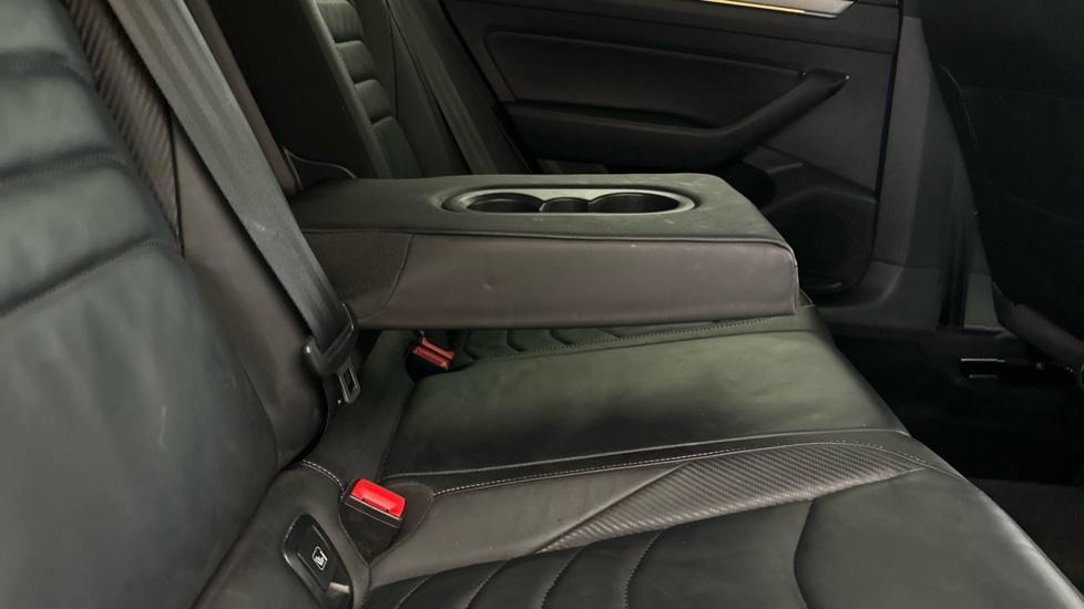 Rear Armrest/ Cup Holder