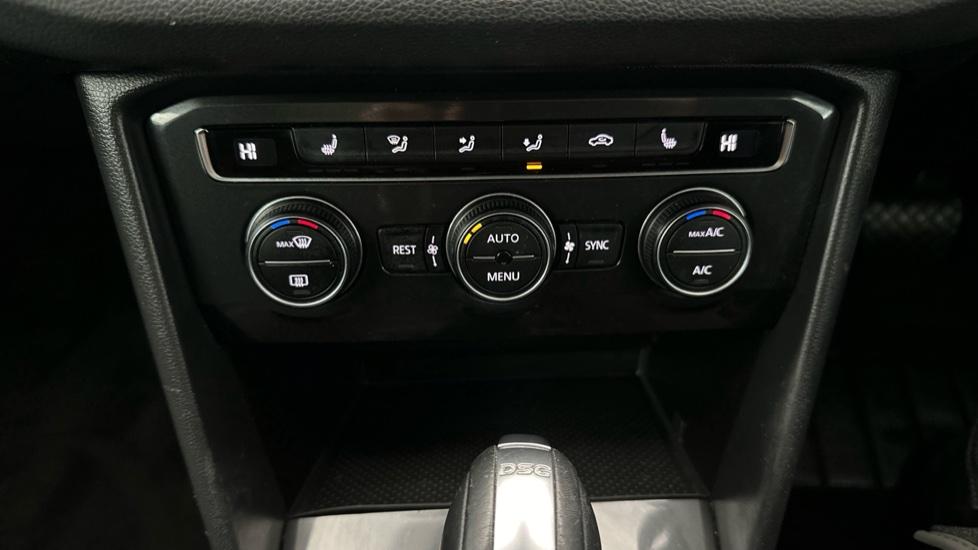 Air Conditioning /Dual Climate Control /Heated Seats 