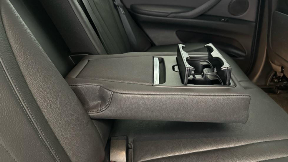 Rear Armrest/ Cup Holder