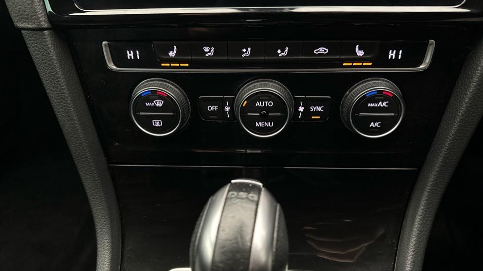 Air Conditioning /Dual Climate Control /Heated Seats 