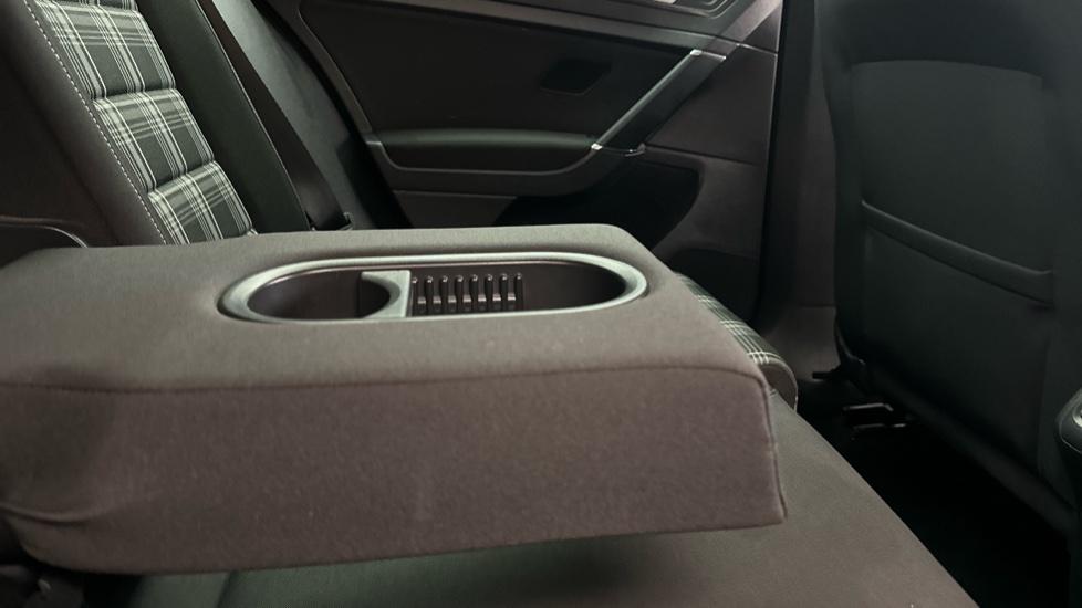 Rear Armrest/ Cup Holder