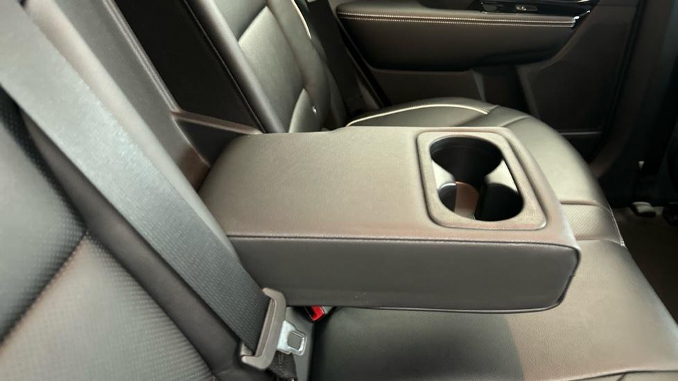 Rear Armrest/ Cup Holder