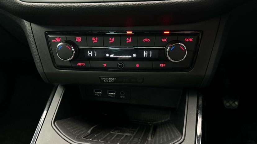 Dual Climate Control  / Air Conditioning  