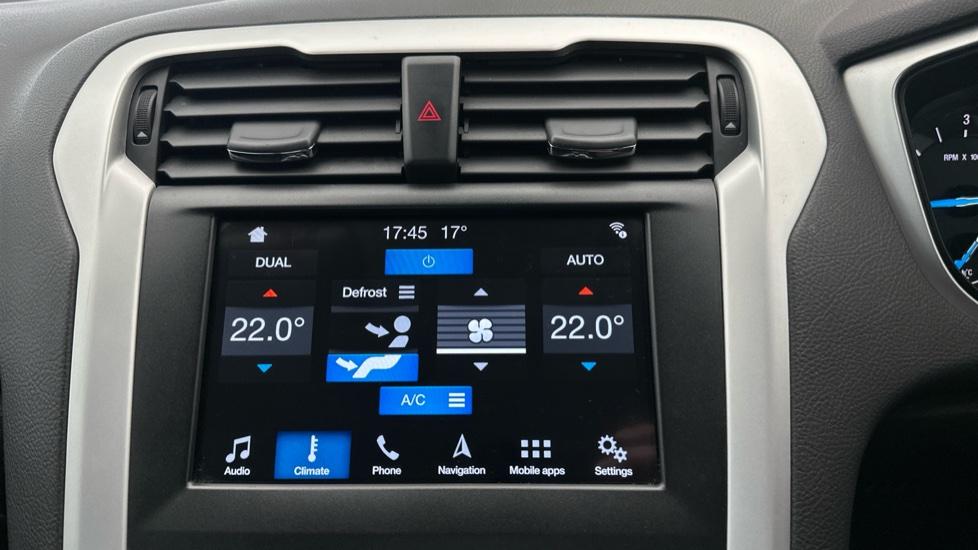 Dual Climate Control  / Air Conditioning 