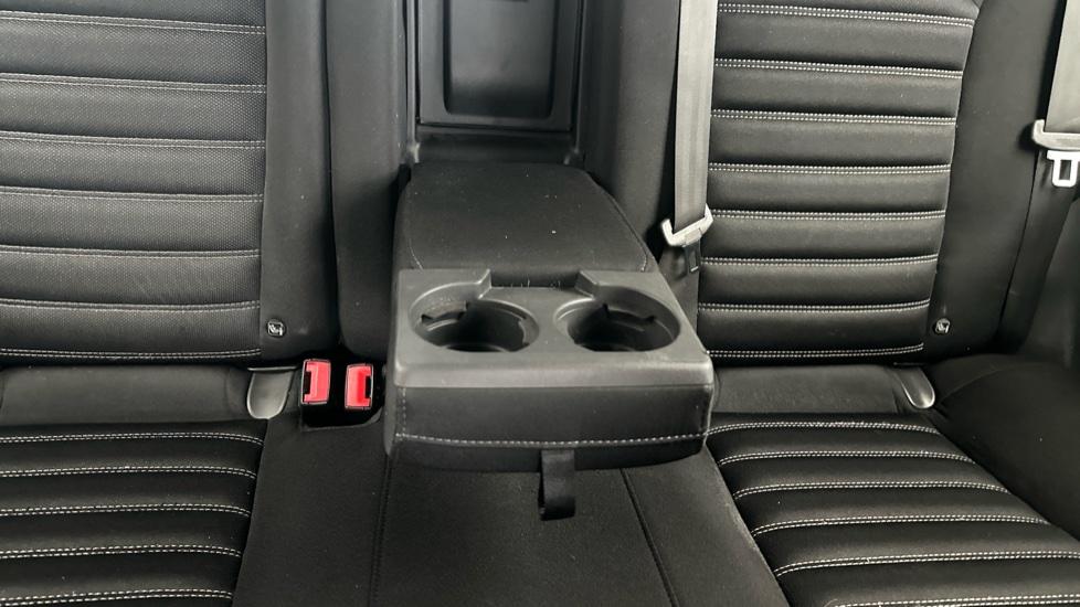 Rear Armrest/ Cup Holder