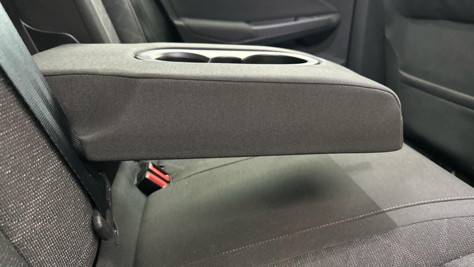 Rear Armrest/ Cup Holder