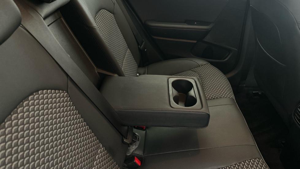 Rear Armrest/ Cup Holder