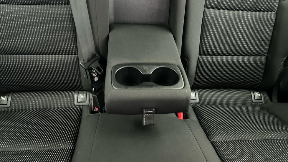 Rear Armrest/ Cup Holder