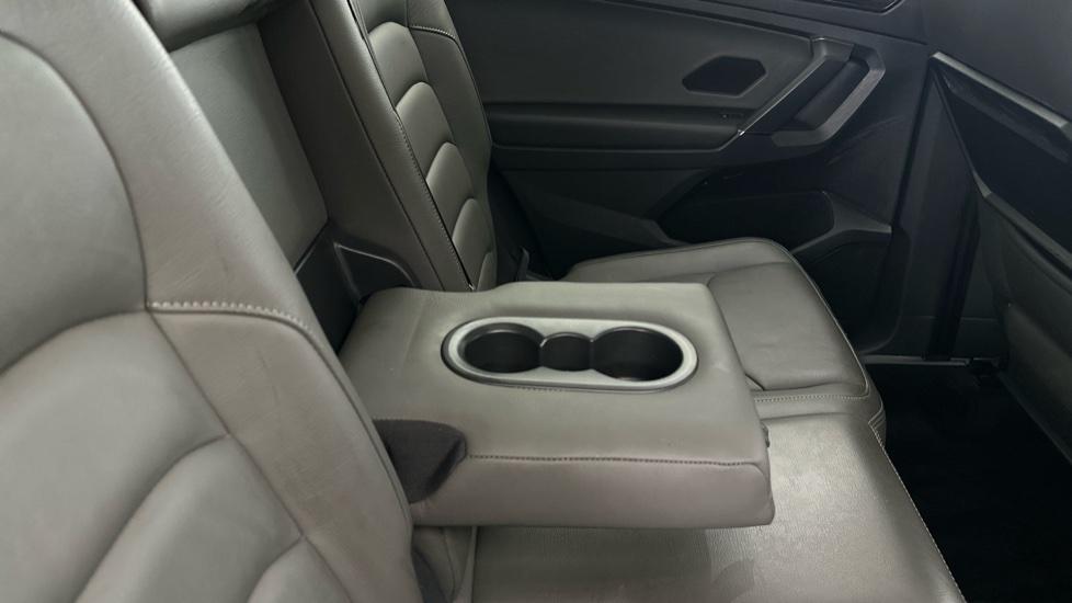 Rear Armrest/ Cup Holder