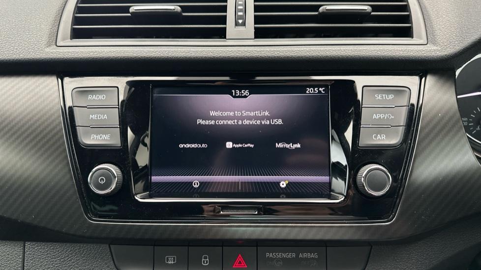 Apple Car Play & Android Auto