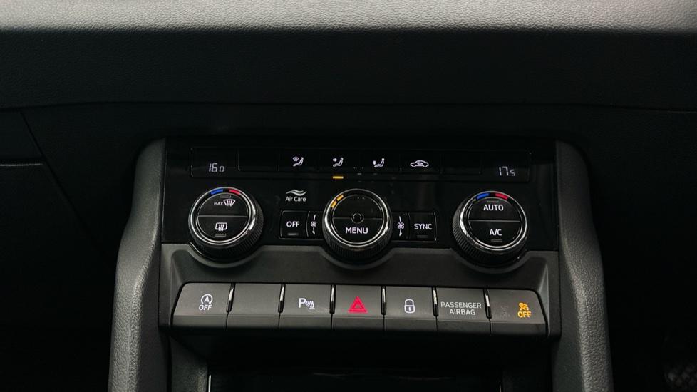 Auto Stop/Start/Air Conditioning /Dual Climate Control 