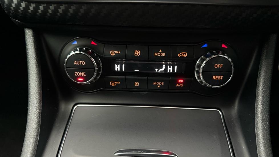 Dual Climate Control  / Air Conditioning 