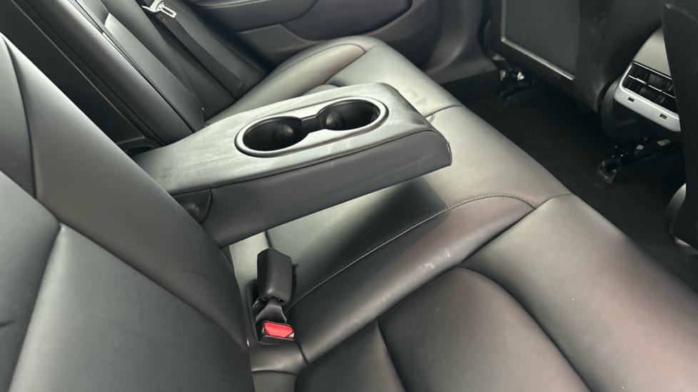 Rear Armrest/ Cup Holder