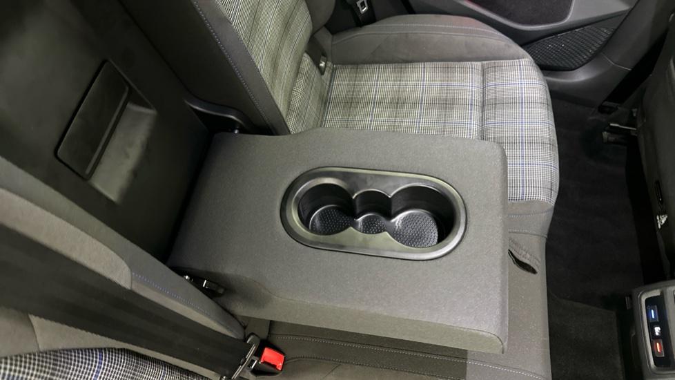 Rear Armrest/ Cup Holder