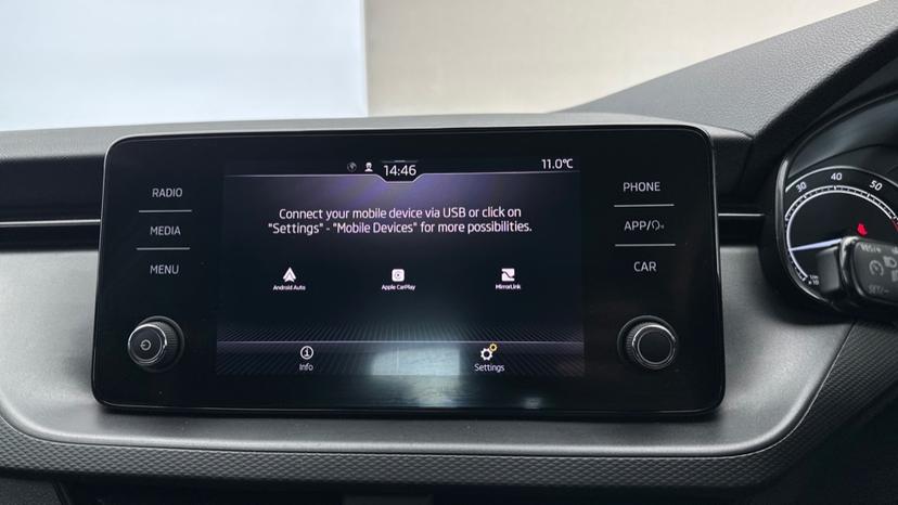 Apple CarPlay / Android Auto 