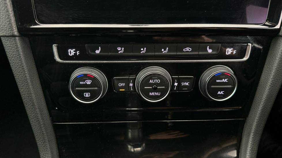 Air Conditioning /Dual Climate Control /Heated Seats 