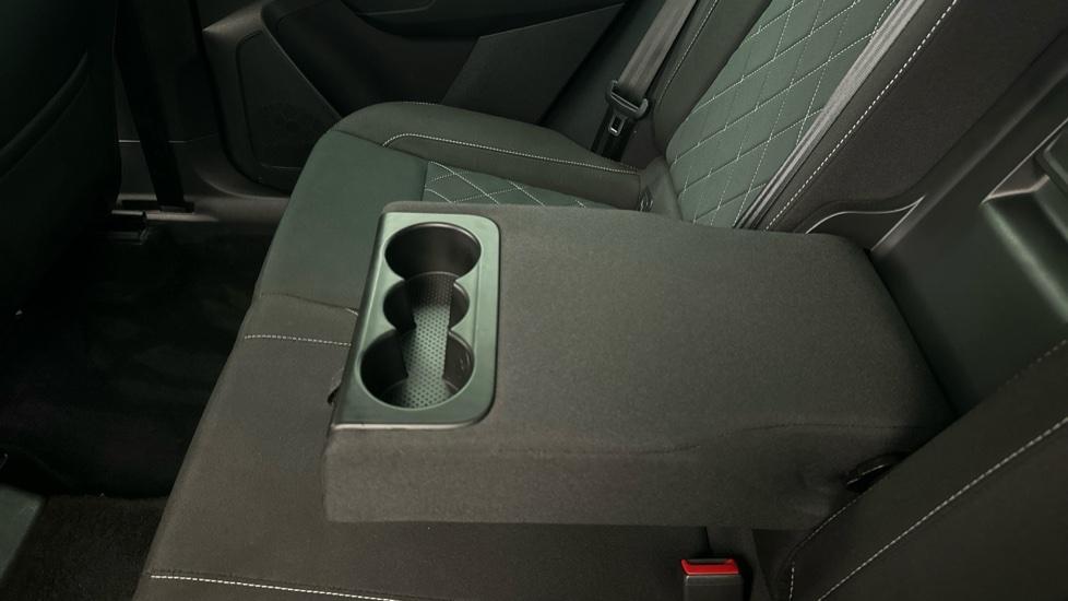 Rear Armrest/ Cup Holder