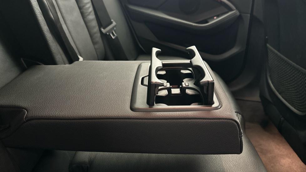 Rear Armrest/ Cup Holders 