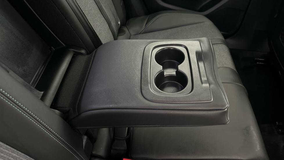 Rear Armrest/ Cup Holder