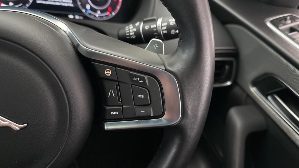 Heated steering wheel/Lane Assist/Paddle shift 