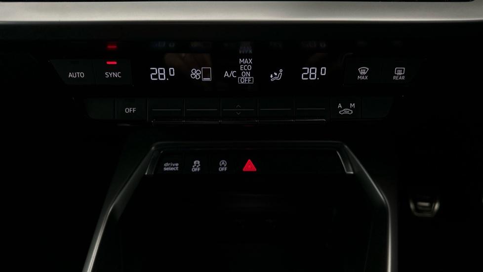 Air Conditioning / Dual Climate Control / Auto Stop/Start 