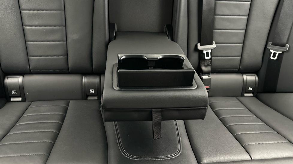 Rear Armrest/ Cup Holder