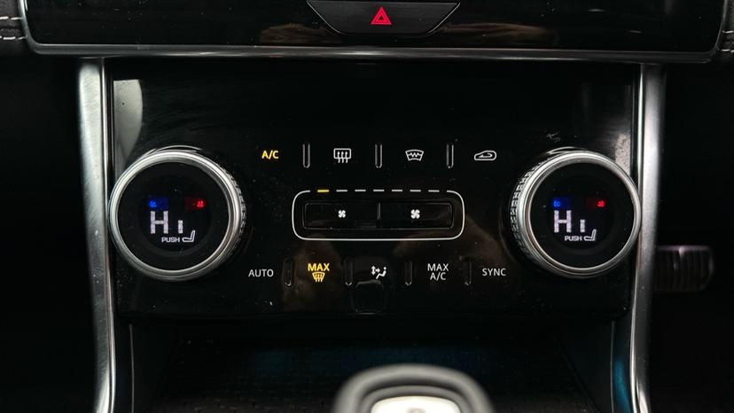 Air Conditioning /Dual Climate Control /Heated Seats 