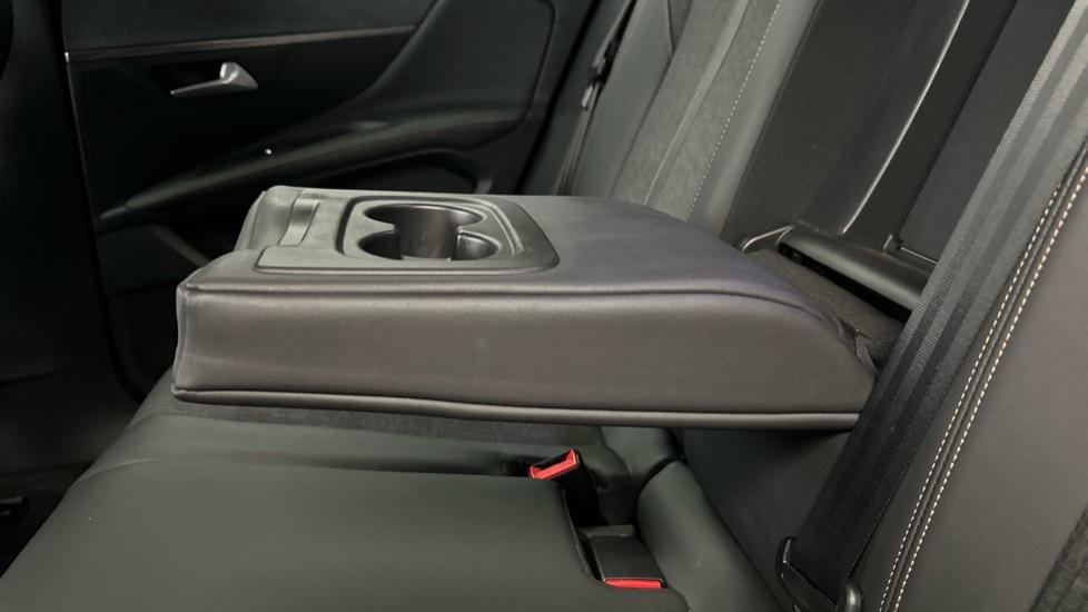 Rear Armrest/ Cup Holder