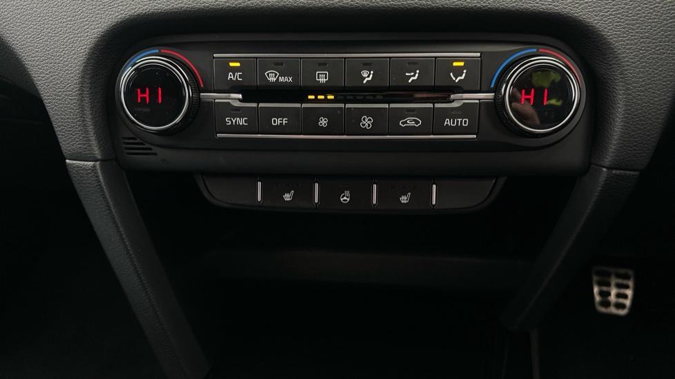 Dual Climate Control / Air Conditioning / Heated Seats / Heated Steering Wheel 