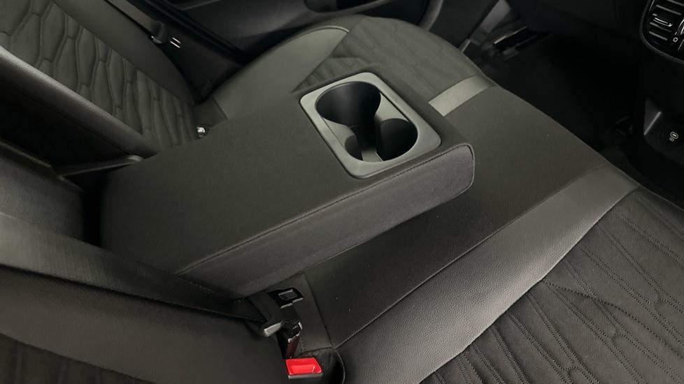 Rear Armrest/ Cup Holder