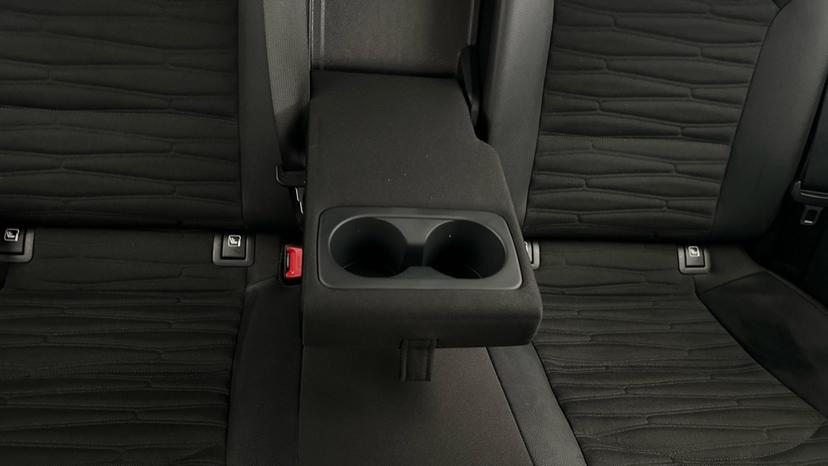 Rear Armrest/ Cup Holder