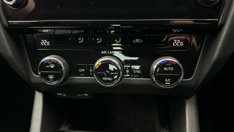 Dual Climate Control  / Air Conditioning 