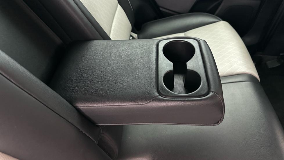 Rear Armrest/ Cup Holder