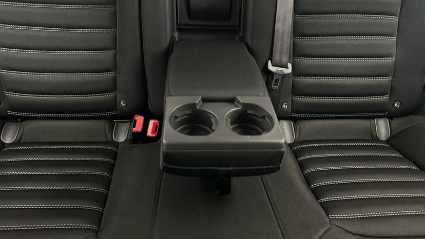 Rear Armrest/ Cup Holder