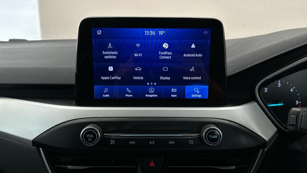 Apple Car Play & Android Auto