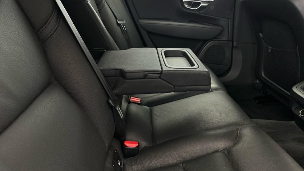 Rear Armrest/ Cup Holder